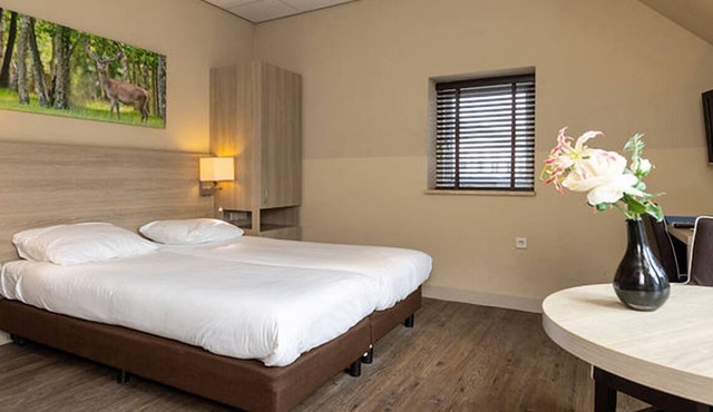 Rustic Forest Getaway with Modern Comforts and Nearby Activities! Onsite Dining!