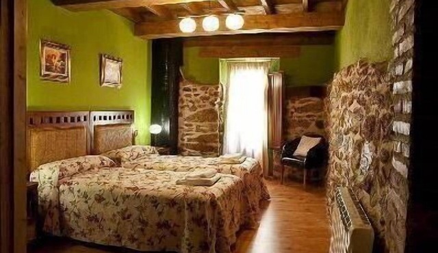 Rustic getaway in Casas Del Monte for 4 people