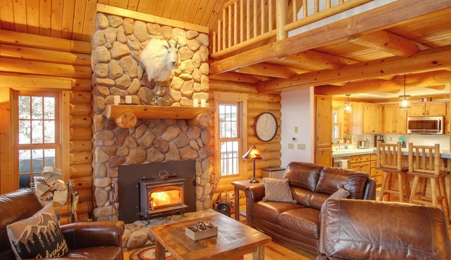 Rustic Gotham Bay Cabin on Lake Coeur d'Alene