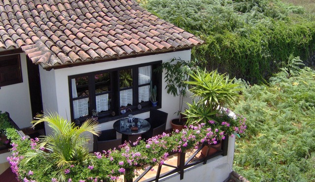 Rustic holiday home with balcony and sea view