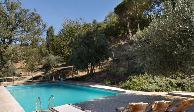 Rustic holiday home in Pontedera with shared pool