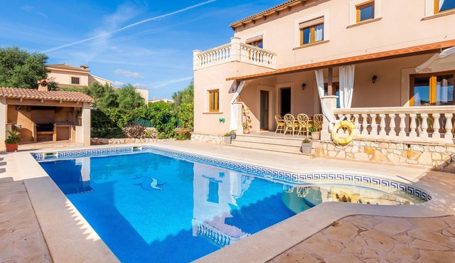 Rustic Holiday Home "Los Tres Soles" with Pool, Terraces & Wi-Fi