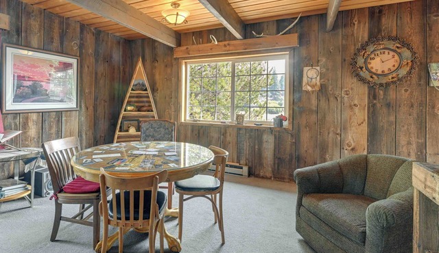 Rustic Home w/Deck & Grills on Williamson River!