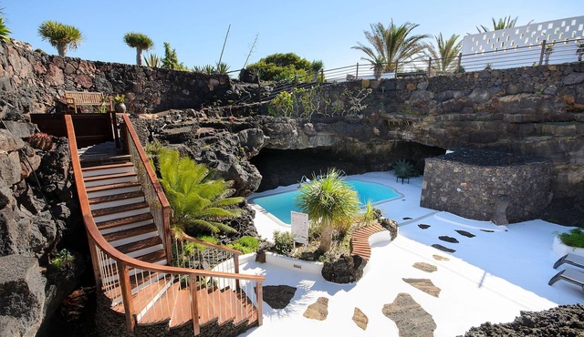 Rustic Home with Gorgeous Pool Area, Terrace, Private Patio, Wi-Fi and Grill