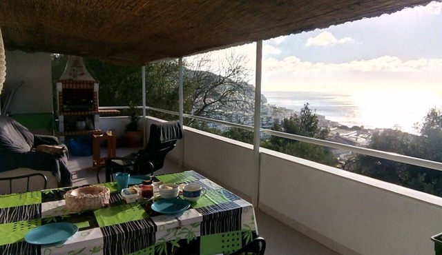 Rustic house, sea view, 6 people, terrace with barbecue.
