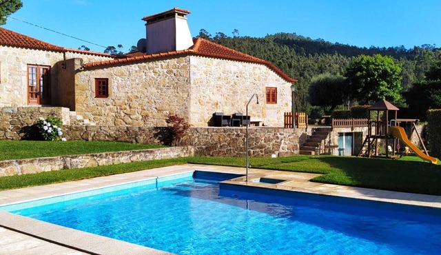 Rustic house with private pool. Ideal for families with children. Free Wifi