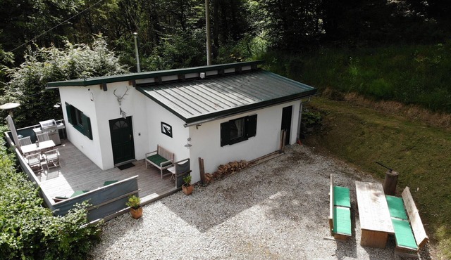 Rustic hunting cottage with valley view in the Hunsrück