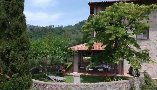 Rustic in the hills with a breathtaking sea view