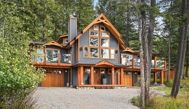 Rustic Lakefront Cabin with breathtaking views