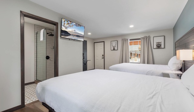 Rustic Lodge | Riverside | WiFi | Pets OK!