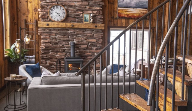 Rustic Luxury Cabin, near golf course, beaches & restaurants!