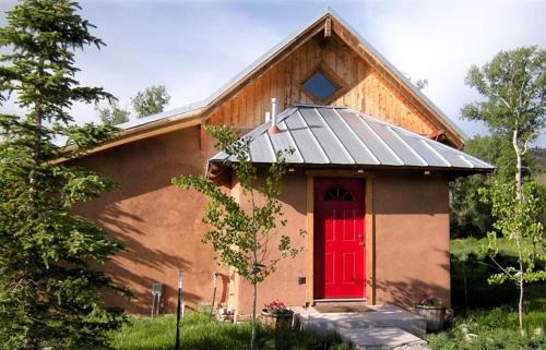 Rustic Mountain Cabin with a Hot Tub in Salida, Colorado