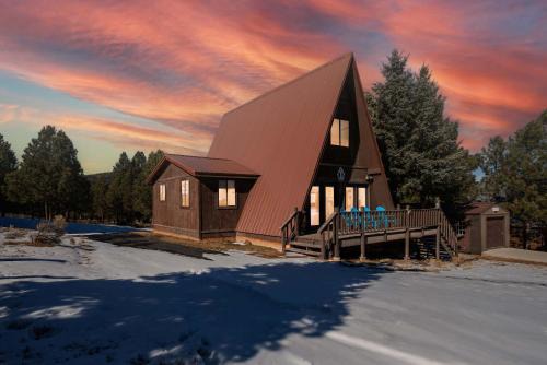 Rustic Mountain Getaway~Golf~Skiing~Hiking