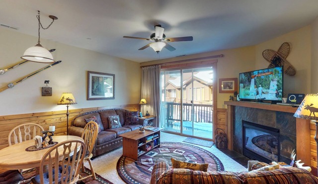 Rustic Mountain Getaway | Desk, Games, Queen Suite & Bunk, Near Downtown