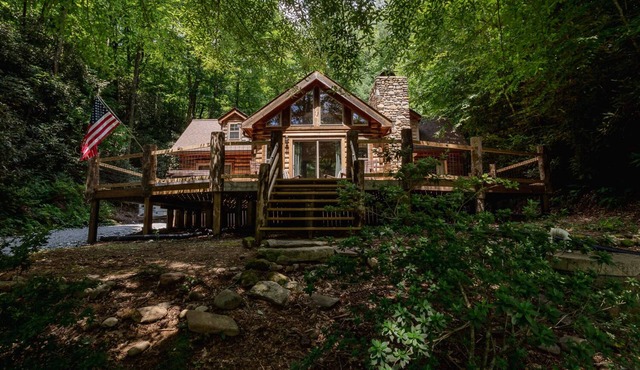 Rustic Pines Cabin | Peaceful, Classic Cabin Near Brevard