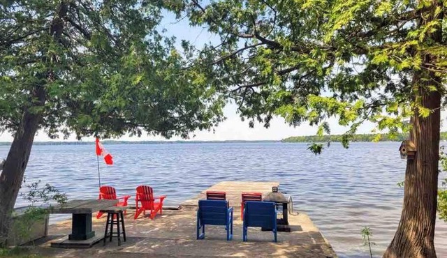 Rustic Pines Waterfront Cottage *CLEAR WATER*