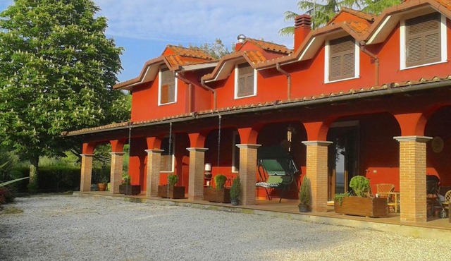 Rustic Pool Villa in Roman Countryside