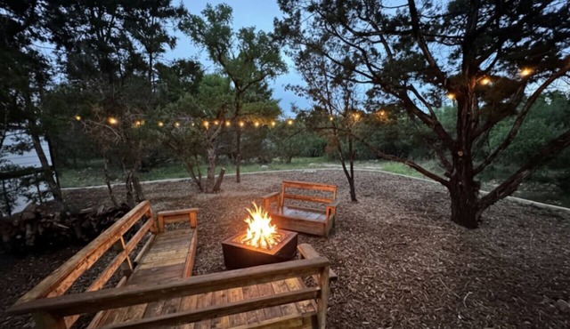 Rustic & Private 5 Acres- Hot Tub, Fire Pit, Grill