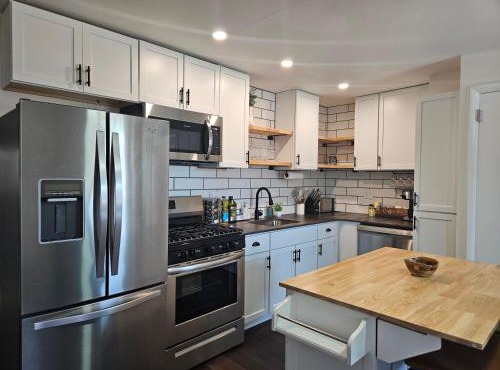 Rustic & Renovated 3 Bed - 8 Min Walk to Bridge St