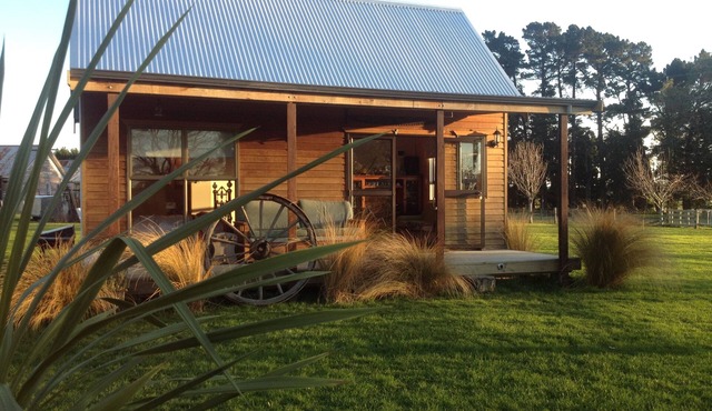 Rustic Retreat, handy location