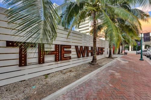 Rustic Retreats Beachy 1BR for 4 guests in the heart of Fort Lauderdale