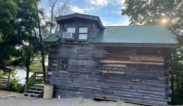 Rustic River Cabin 6