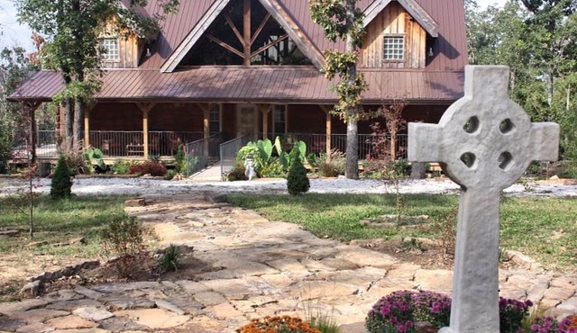 Rustic Room Rental for a Vacation near Harrison, Arkansas