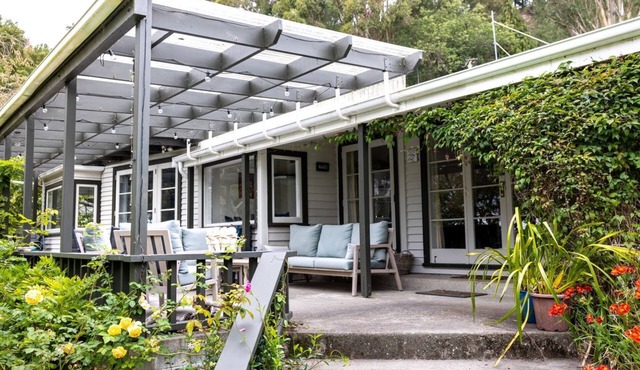 Rustic Rural Retreat - Havelock North