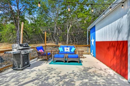 Rustic Star Farmhouse at Moonlight Getaway