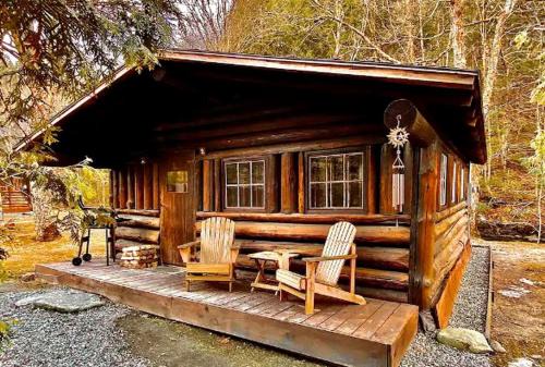 Rustic Studio Cabin Rental in the Heart of the White Mountains in New Hampshire
