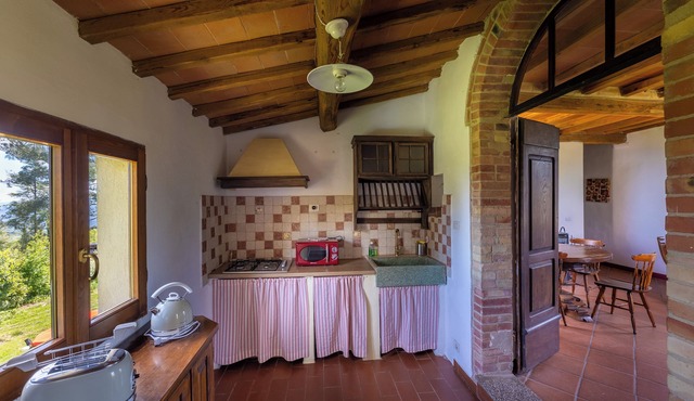 Rustic-style apartment in a family-run Tuscan farmhouse