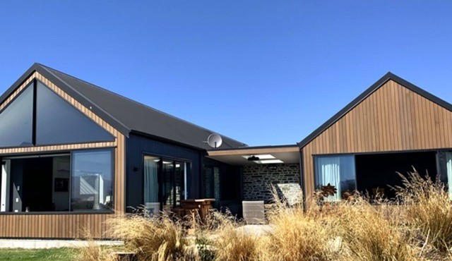 Rustic & Stylish with Mountain & Lake Views