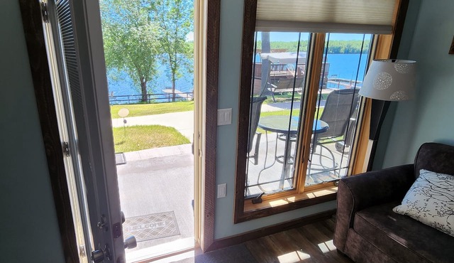 Rustic Suite on the Lake: Cozy Comfort with Unmatched Sunrises.