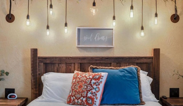 Rustic Suite · Romantic Getaway on Main Street - Rustic Suite