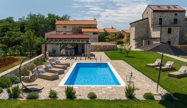 Rustic Villa Francesca with pool and sauna