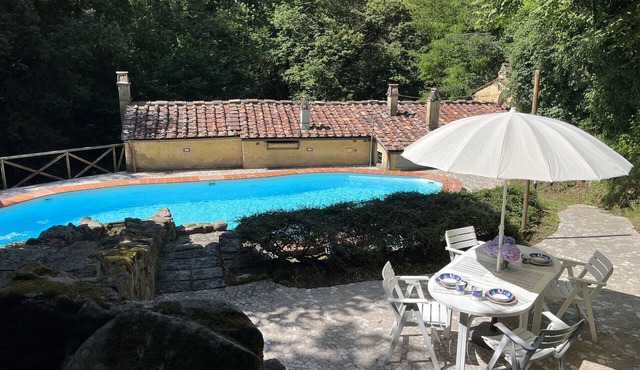 Rustic Villa Molin Berletta with pool in Tuscany