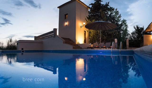 RUSTIC VILLA WITH POOL, AC, BBQ, and big GARDEN
