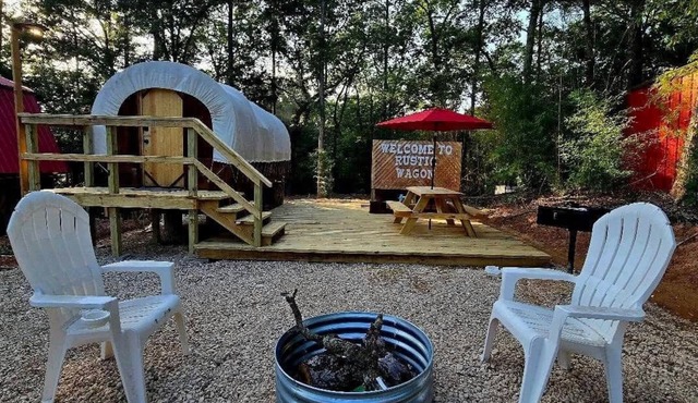 Rustic Wagon Glamping Hot Tub