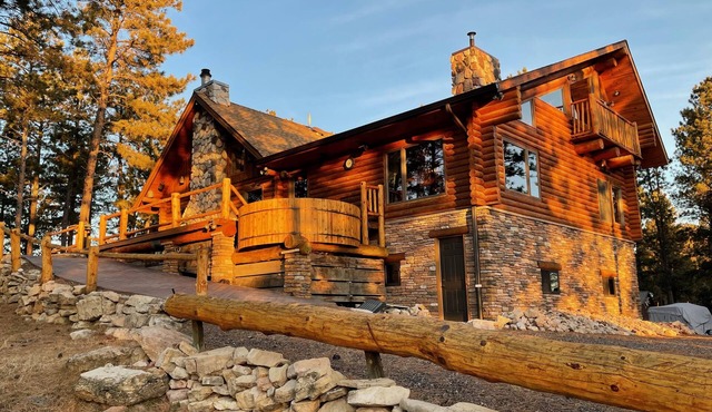 Rustic, yet comfortable log home with hot tub, sauna, and wood-fired pizza oven.