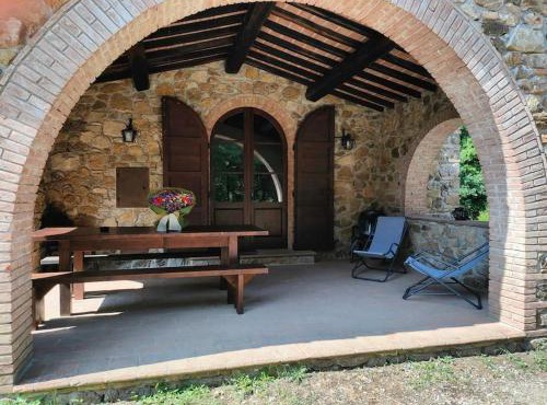 Rustico in un parco di lecci