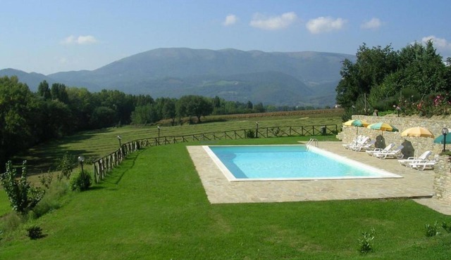 Rustikale Eleganz mit Blick auf die umbrische La by Interhome