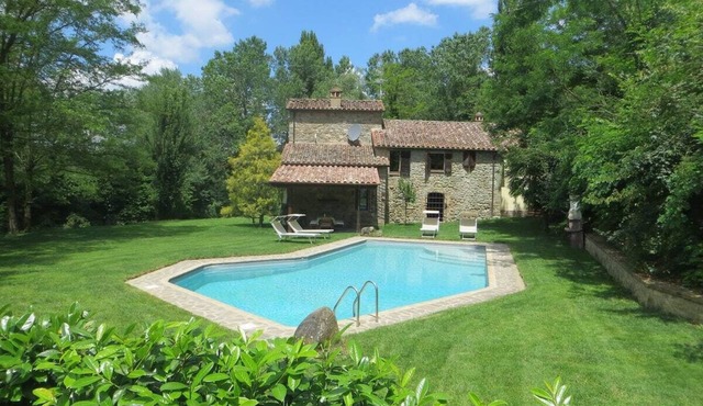 Rustikale Villa mit Pool direkt am Tiber gelegen