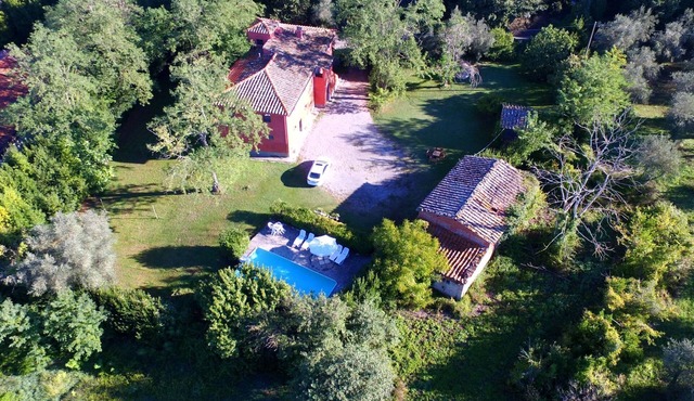Rustikale Villa mit Swimmingpool in den toskanischen Hügeln by Interhome
