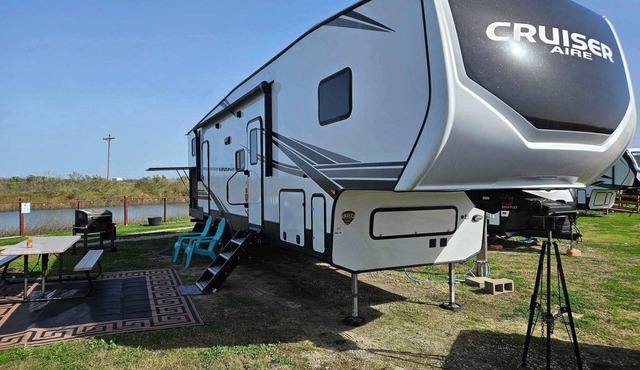RV9 | Family Beach Getaway - Cruiser Aire