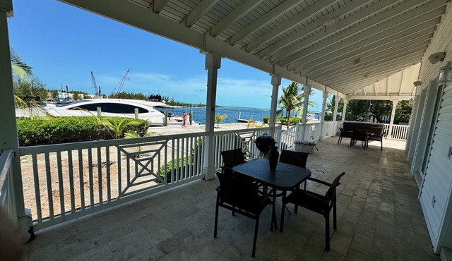 RW BIMINI RESORT - BAYFRONT 4 BED/3 BATH PRIVATE HOUSE - 75FT BOAT SLIP