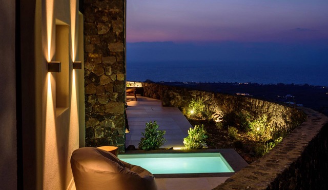 RyoLithos Suites