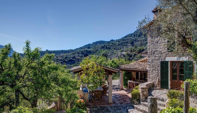"S'Erisal", stunning villa in Fornalutx, 10 minutes from the Soller beach.