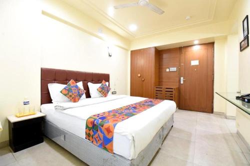 S R Rooms
