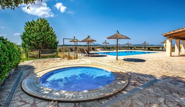 SA FRANQUESA VELLA - JOSÉ DESPUIG -Bright apartment with shared pool and free wifi