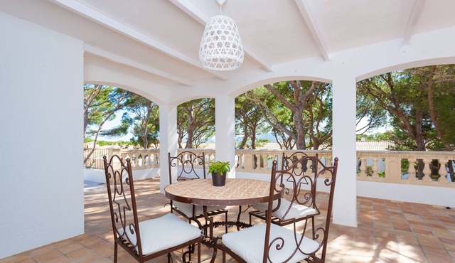 Sa Torre Villa with pool very close to the beach and the town center.